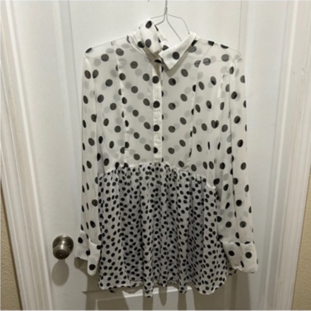 Lane Bryant white and black poka dotted top 18/20